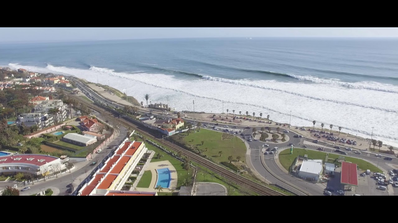 Aerial View São Pedro do Estoril visto do ar  / Beach / Big Waves / Drone / Estoril / Portugal