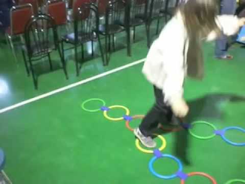Twister Hopscotch Review - with Tom Vasel