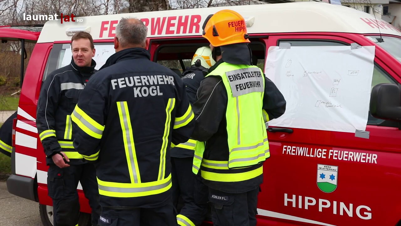 15 Feuerwehren bei Brand in einem Unternehmen in Berg im Attergau im Einsatz