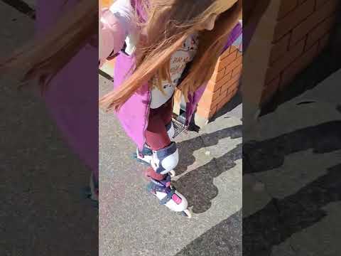 Cute girl 👧 roller skating ⛸️ on the wheels