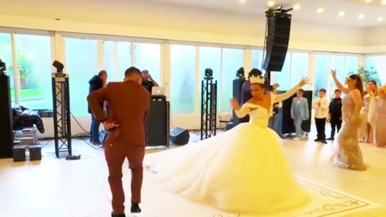 Boda Cigana bailando rumba espectacular los novios con alegria y duende gitano ✨🕺💃💙❤️💚 #bodagitana 