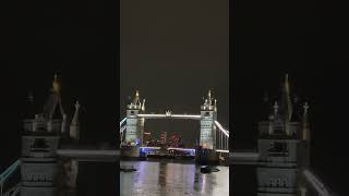 London walk 🇬🇧 #speedsong #song #music #christmastree #holidaypresent #lastchristmas #noel