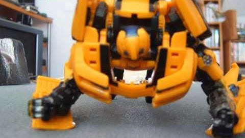 Bumblebee vs Barricade