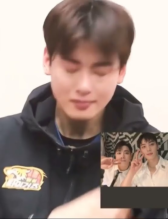 eunwoo reacting to moonbin's last live ): 🤧 #shortfeed #moonbin #eunwoo