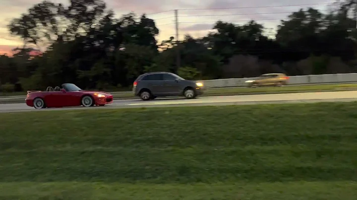 Honda S2000 T1R Single Exit Exhaust Full Acceleration Sound Clip