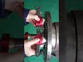 磁力位置決めピン厚手の溶接用手袋を着用した状態でもスムーズに作業できるよう設計されています。バネ付き自動調芯ピンヘッドが隣接するボルト穴にスムーズに収まる構造で、内蔵された超強力マグネットにより本体を