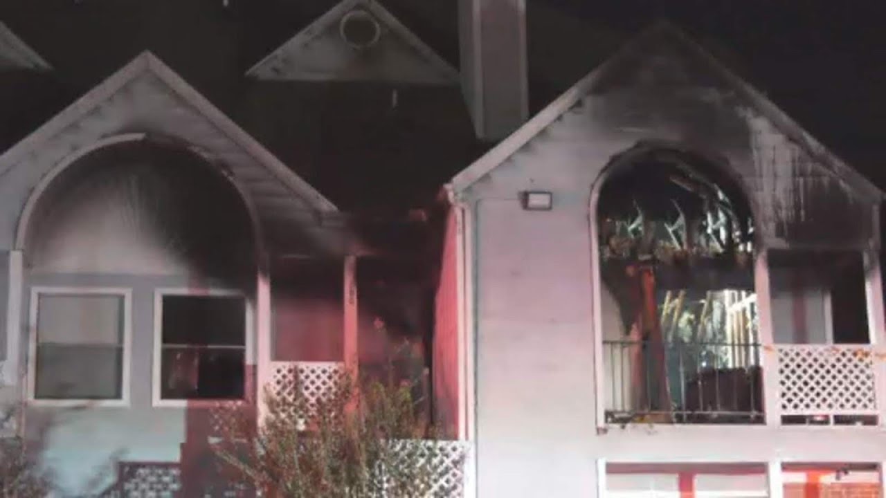 Firefighters battle blaze at southwest Houston apartment complex - YouTube