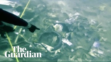 Indonesia plane crash: divers search for black boxes in debris of Sriwijaya Air flight SJ 182