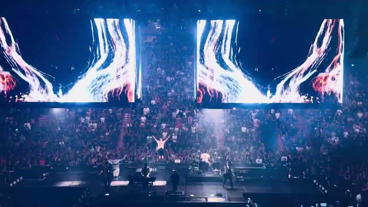 Linkin Park - Burn it Down Montréal Centre Bell 6-08-25