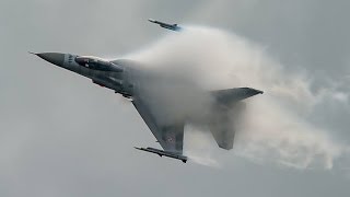 POLISH AIR FORCE F 16C 'TIGER DEMO TEAM'  Making Clouds!!!