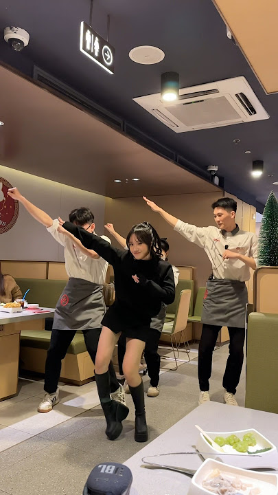 Vũ Điệu Làng Lá cùng các bạn nhân viên siêu cute | Đào Lê Phương Hoa