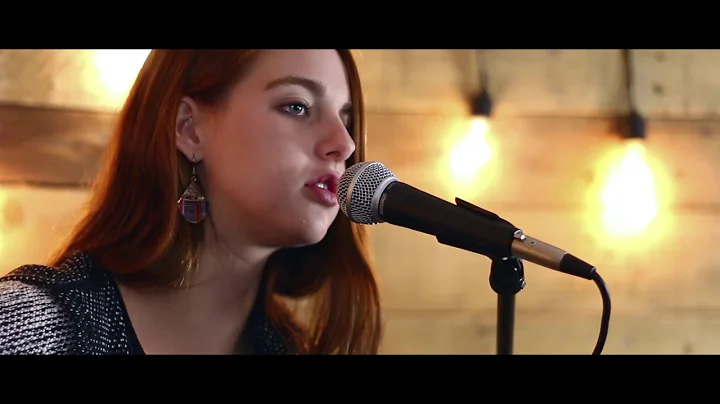Carla Valverde - Patio