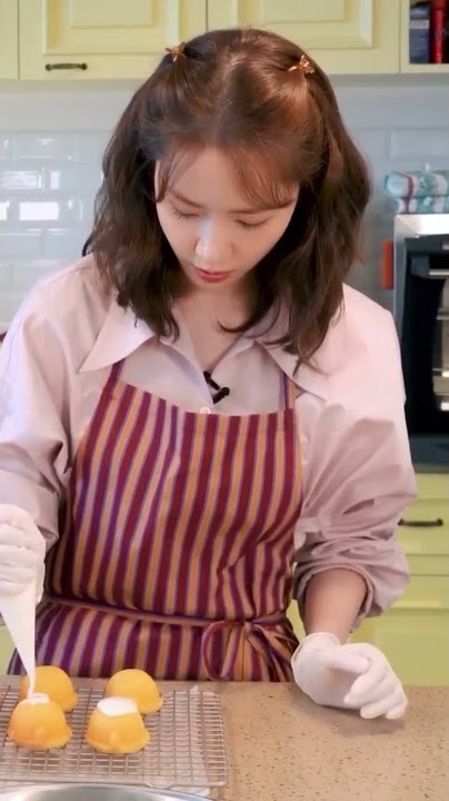 Yoona Making A Cake 🥯 #Shorts