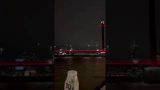 الجسر الأحمر- روتردام.هولندا. مع الشاي العدني من مطعم يمني هناك على النهر وامام الجسر .31.يناير.2024