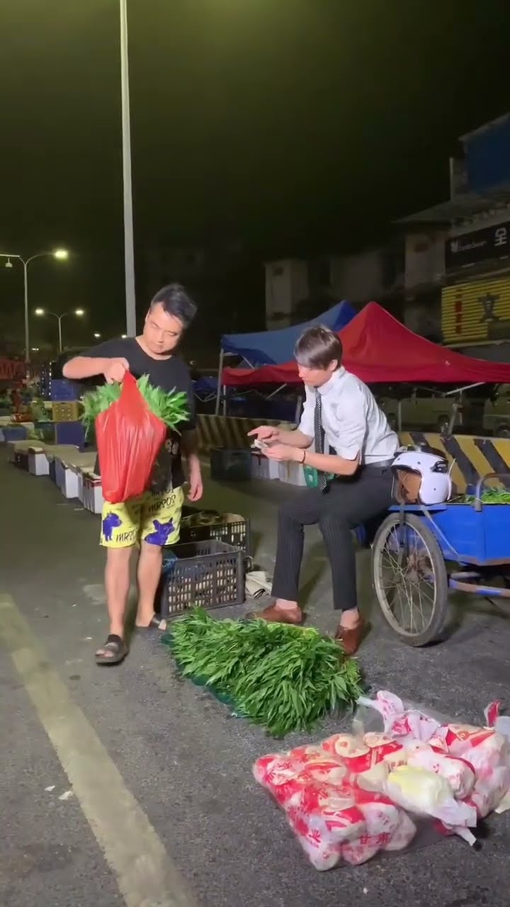 No matter how hard or tired a man is, he can't let his wife suffer! #shorts#guige