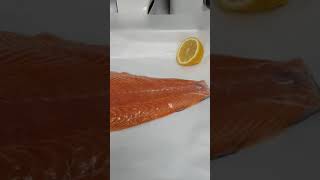 طريقة عمل سمك السلمون المشوي بالفرن بأسهل طريقة واطيب طعم سمك سلمون كيتو دايت