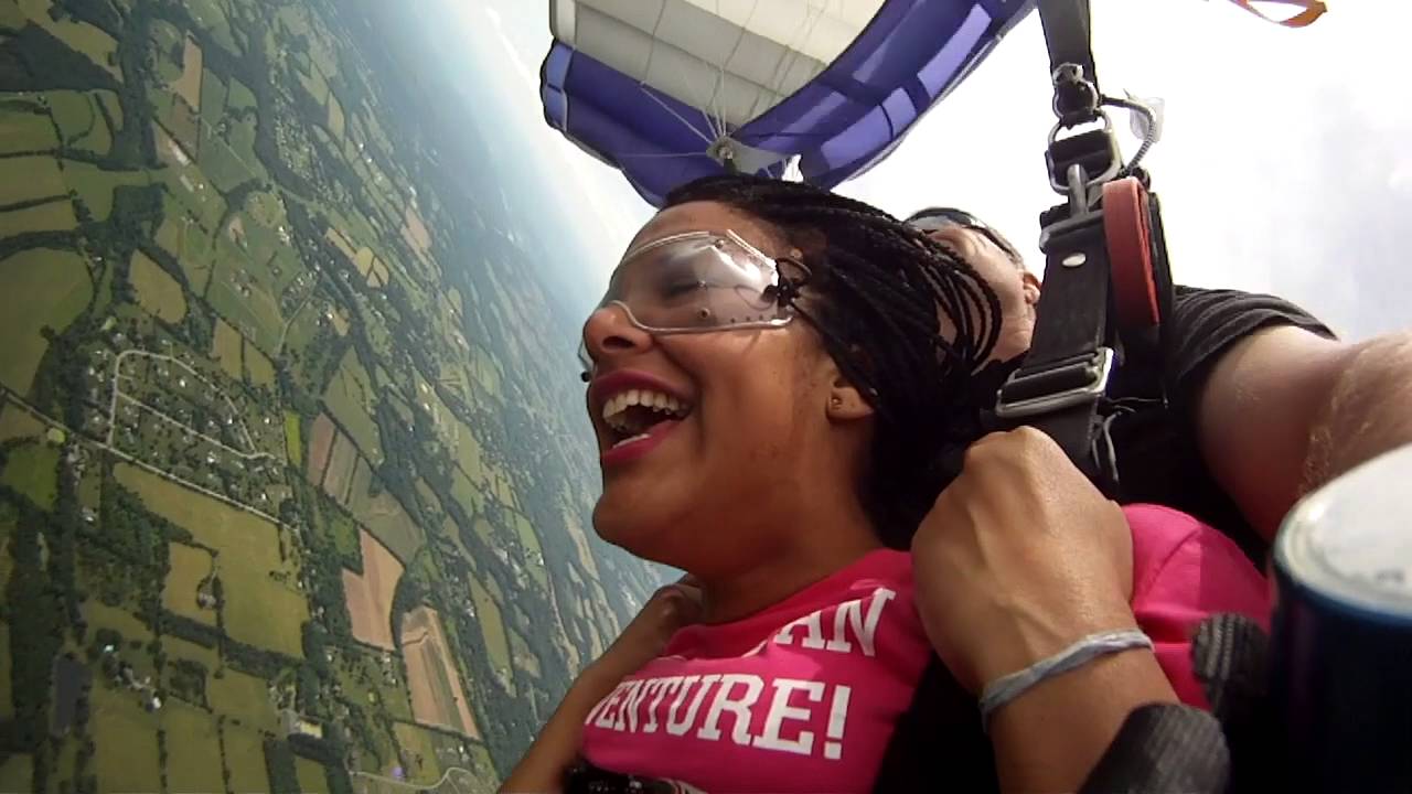 Skydiving (Skydive Jersey)-Living life on the edge| ItsBlenlly