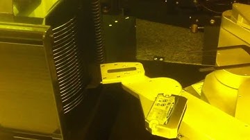 Dual Arm Robot Load / Unload Wafer