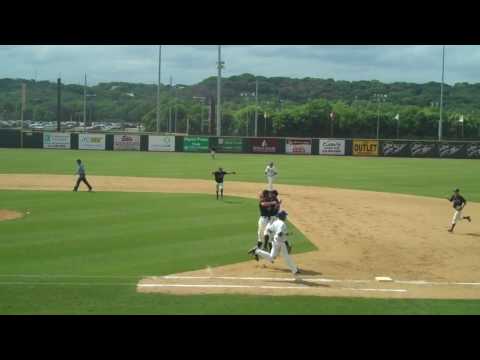 Carson Smith gets UTA's Michael Choice to ground o...