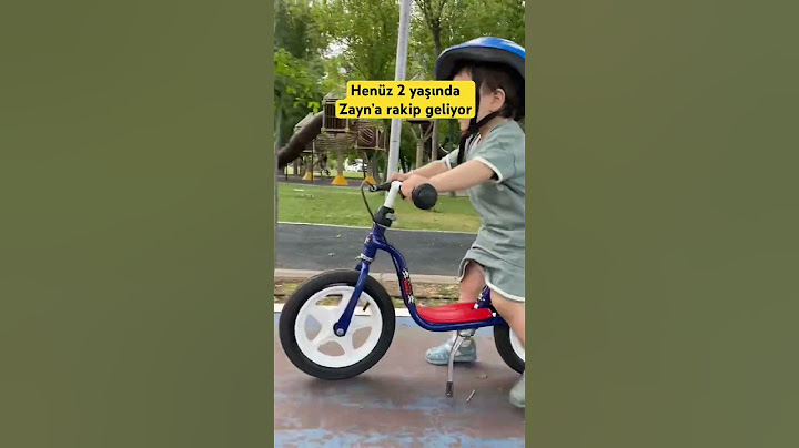 Bisiklet süren bebek