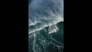 #bigwavesurfing The backside barrel of the season - a perfect line on an early morning Pe’ahi beast
