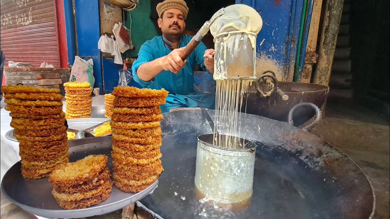 Khakhar Pura Recipe  Lahori Khakhar Pura  Lahori Pura  Lahore Street Food  Pakistani Street Food