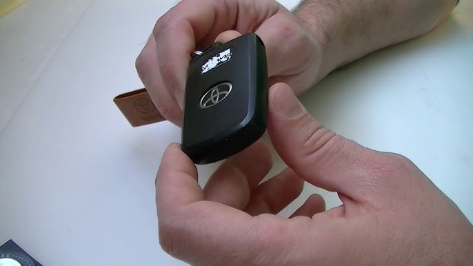 Toyota Auris Key Battery Change HOW TO 