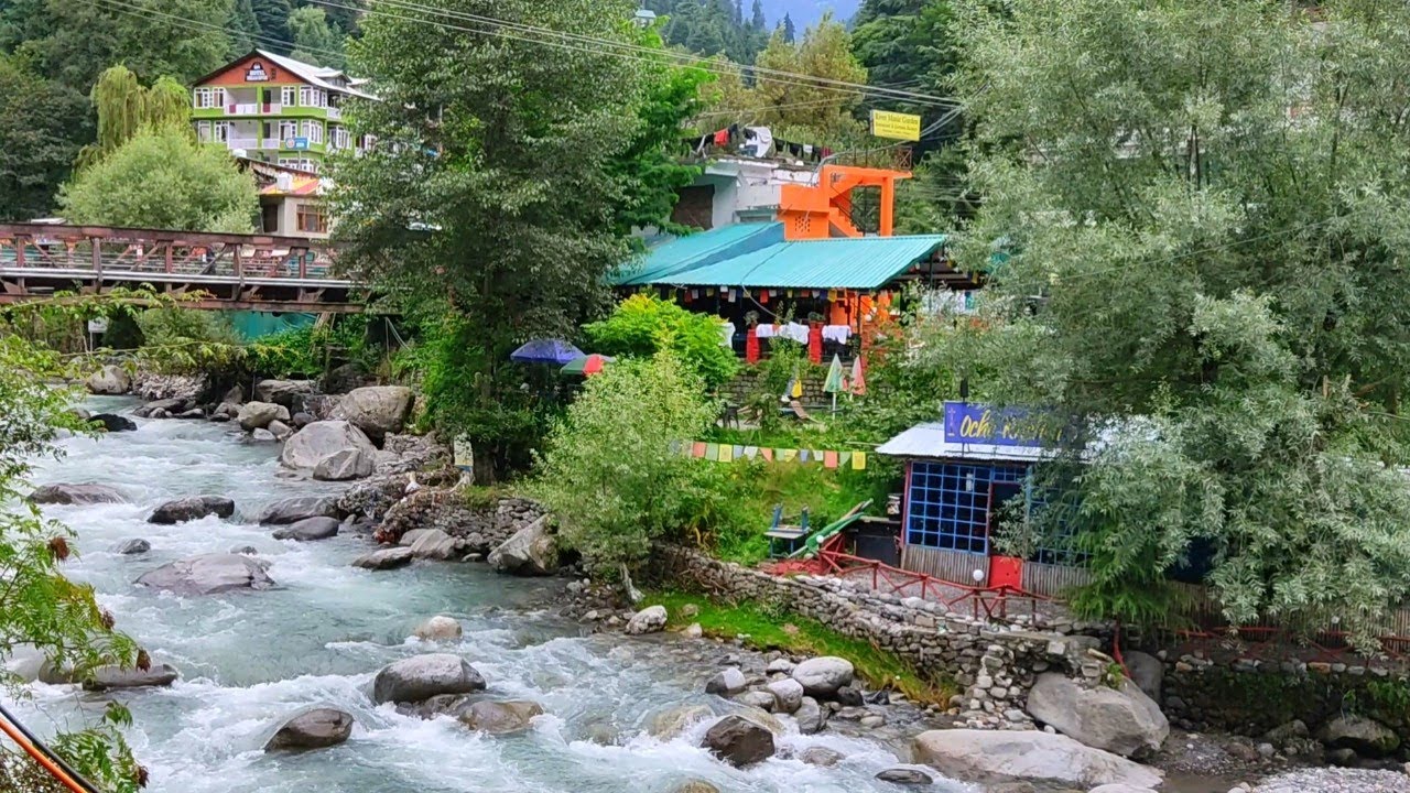 Beautiful Himalayan mountain small town in India/ pahadi journey