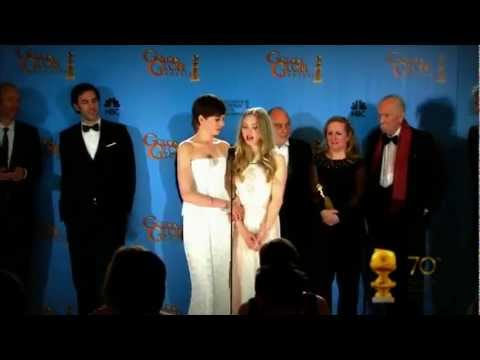 Video: Hvordan Amanda Seyfried Datter Hjalp Henne Med å Få Glam For Golden Globes