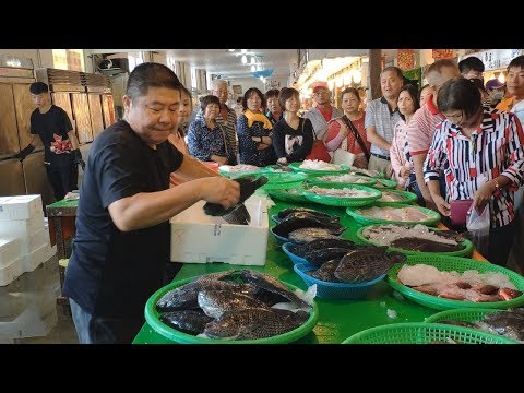 永安漁港海鮮叫賣哥!!!!人氣拍賣海產攤!!!便宜石斑讓人無比心動，忍不住掏出錢包敗下去!!Amazing seafood acution Yong-an Fish Harbor