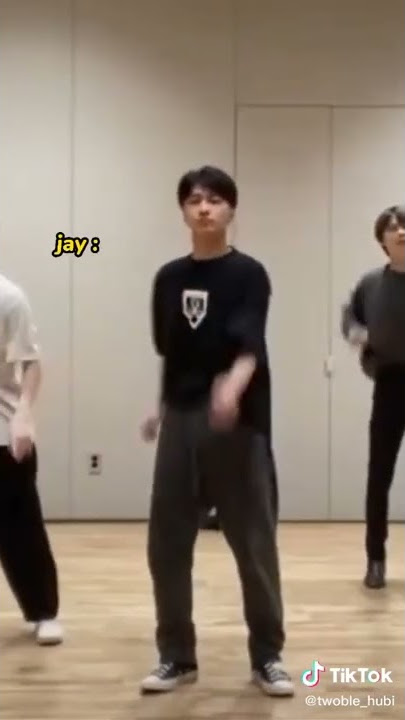 Enhypen doing the iconic body roll in chamber 5💖