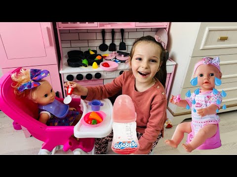 Kız Evcilik Videoları!Ada Bebeklerine Mama Yediriyor!Kız Evcilik Videoları,Oyuncak Bebek Video#baby