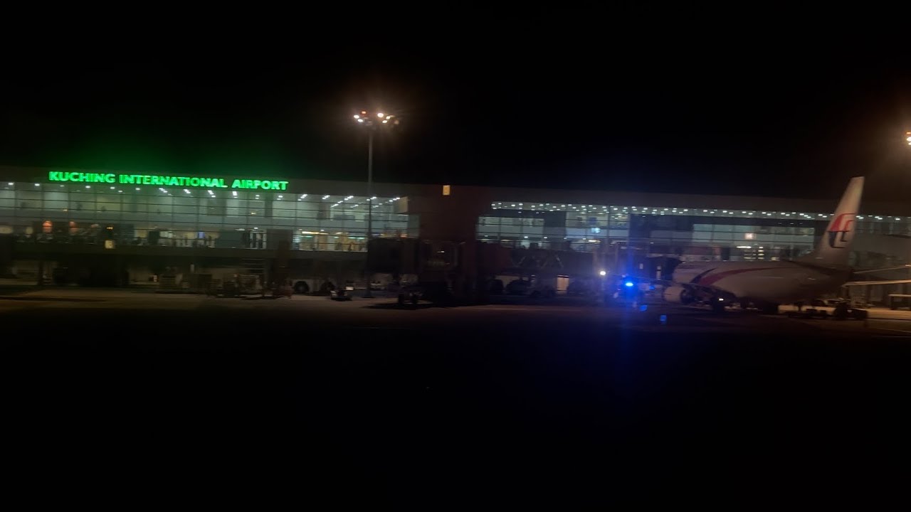 4K Scoot flight Night landing at Kuching International Airport from