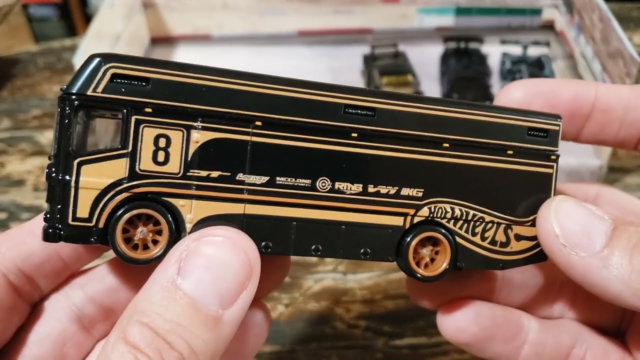 HotWheels premium Track Day ユーロ ハウラー 他 Hot Wheels Premium Track Day Set Unboxing & Review 🏁 - YouTube