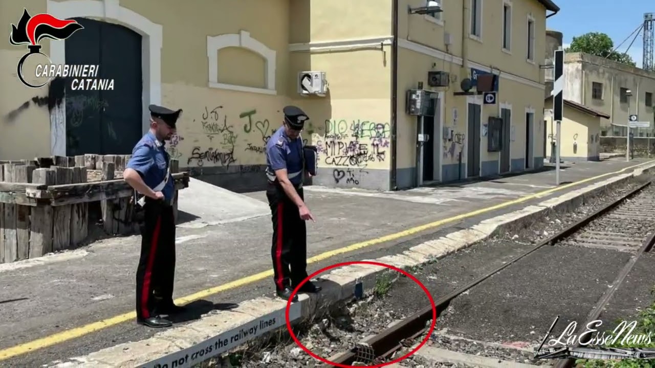 Ragazzini mettono pietre e ferro sui binari: treno rischia di deragliare