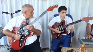 Gitarada Sabir və Məhəmməd.Agcabedi.Seyid Asimin ovladının kicik toyu.Operator Mehemmed