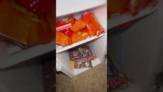 GET RECEES AND KITKAT NOW!!!!1!1!