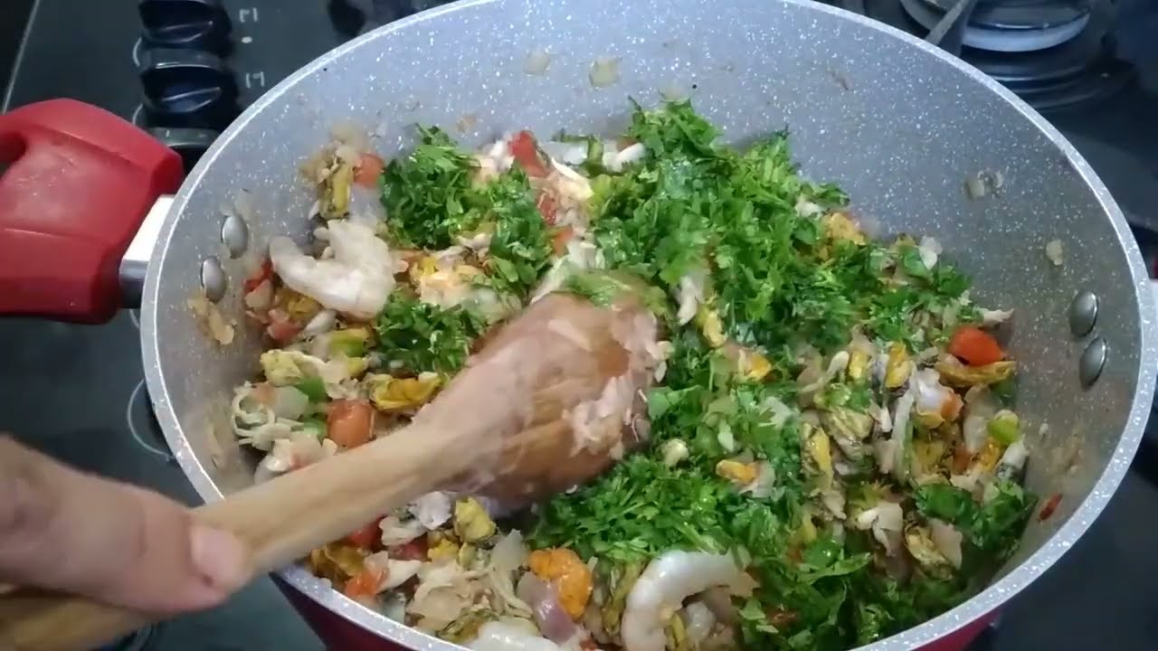 COMO FAZER MOQUECA BAIANA DE MARISCO COM CAMARÃO FRESCO - FAÇA PRA SEU ALMOÇO.