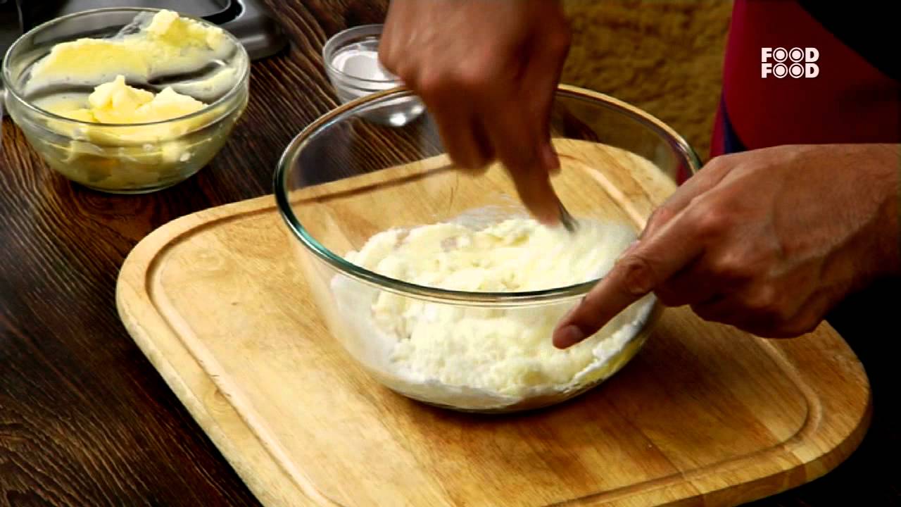 Coconut Cupcakes With Coconut Frosting - Tea Time | FoodFood