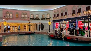 Shopping mall de lujo en Doha Qatar con canales y góndolas