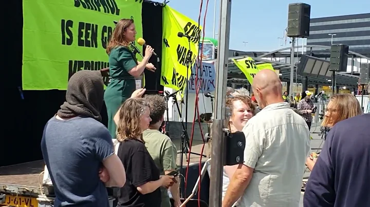 Suzanne Krger op en over Schiphol (14 mei 2022)