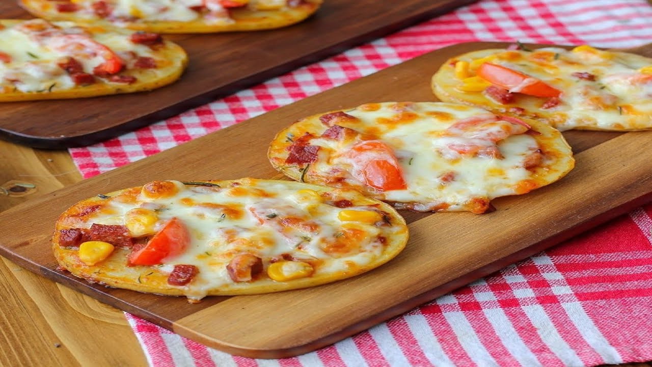 #pizza#nefisyemektarifleri#pratikyemektarifleri طريقة بيتزا البطاطس الخطيرة HAMURSUZ PİZZA DİLİMLERİ