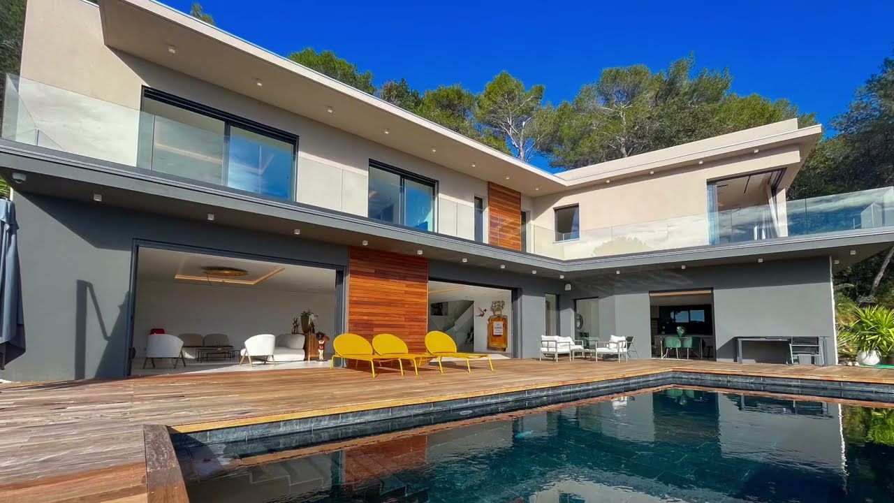 MOUGINS - Contemporaine neuve ,vue mer exceptionnelle !