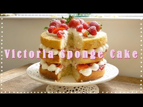 Triple Layer Strawberry Victoria Sponge Cake 🍓