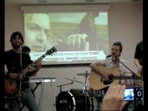 Le Mani Strade Mondadori Roma .avi - YouTube