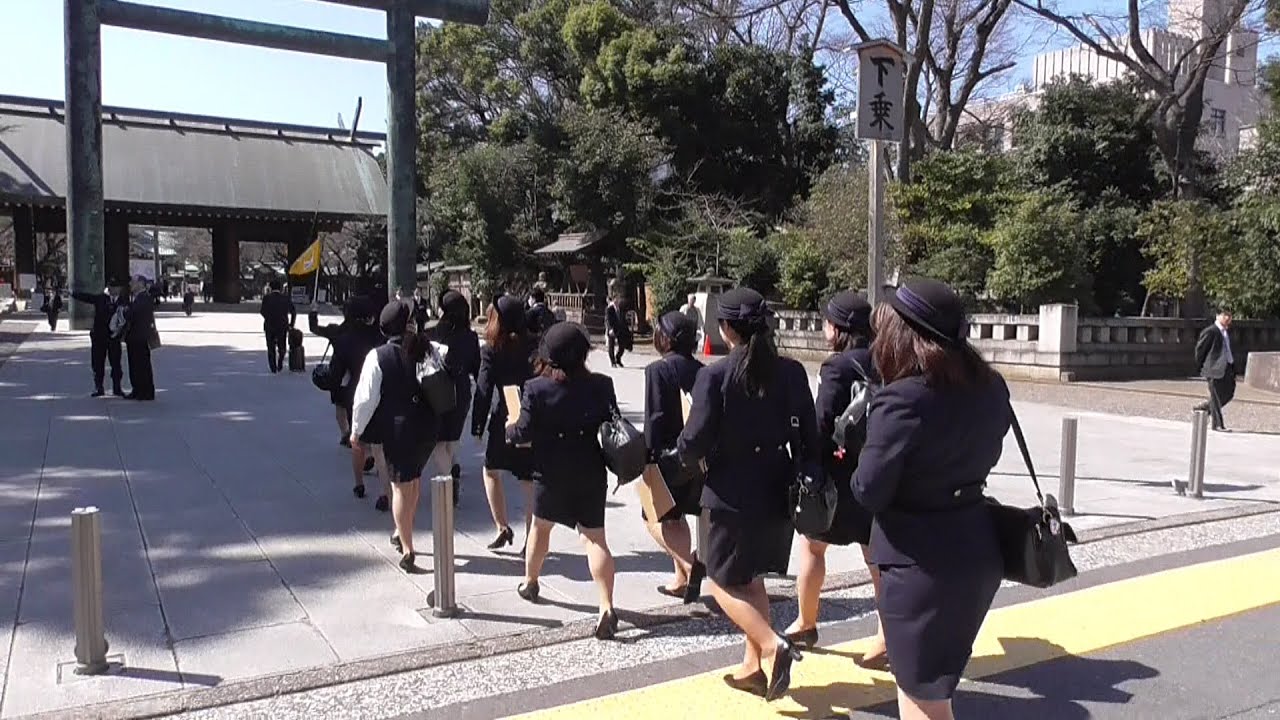 名鉄観光バスのバスガイド研修 靖国神社 Training Of Bus Guides At Yasukuni Shrine In Tokyo Youtube