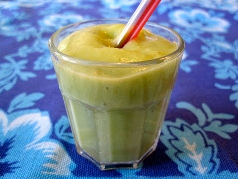 easy-healthy-recipes:-how-to-make-an-avocado-smoothie-for-kids