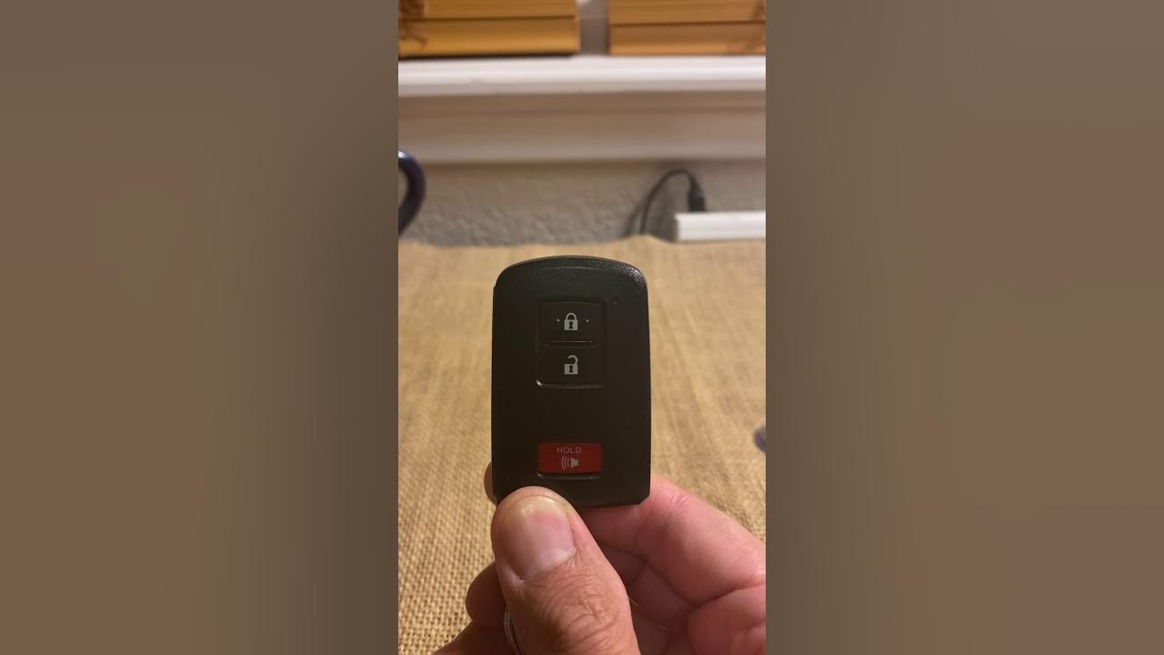 Toyota Tacoma Trd pro como cambiar la bateria del control remoto parte2
