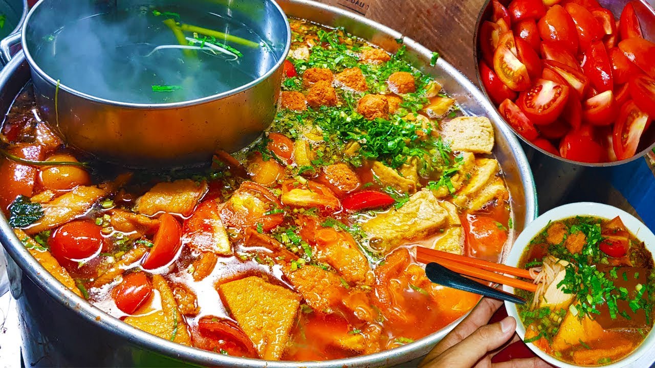 Hướng dẫn Cách nấu bún riêu thịt – Bất ngờ với cách nấu nồi bún riêu cua (hiếm gặp) giữa lòng Sài Gòn | street food saigon