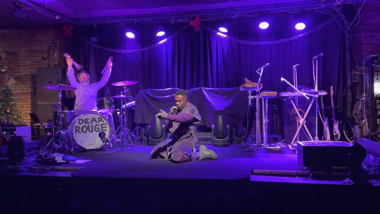MAUVEY "Wrong Thing in the Right Thing" live auf YouTube ansehen MAUVEY "Wrong Thing in the Right Thing" live auf YouTube ansehen